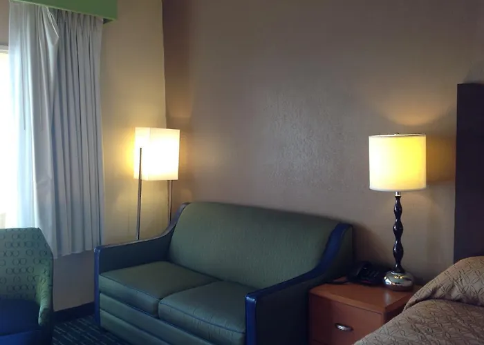 Diamond Inn & Suites