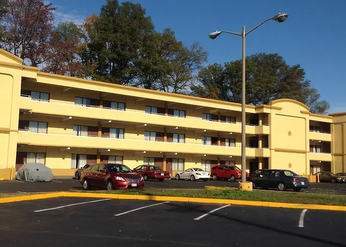 Diamond Inn & Suites